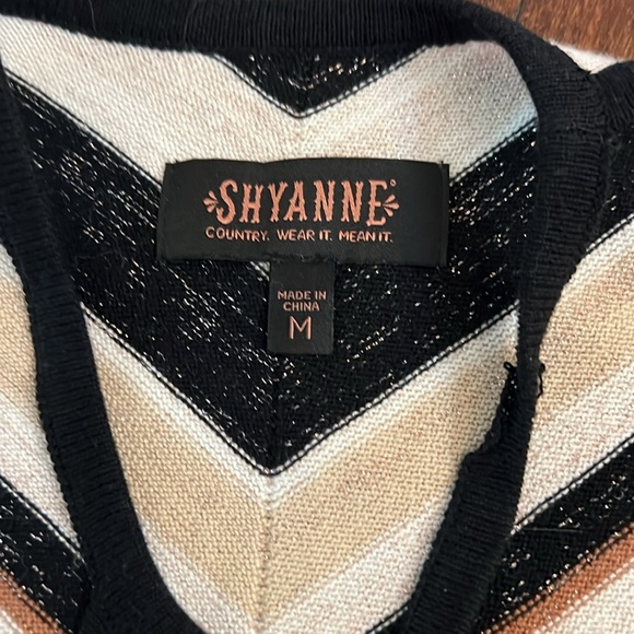 SHYANNE WOMEN'S ZIG ZAG FRINGE HALTER SWEATER TANK - Picture 7 of 9